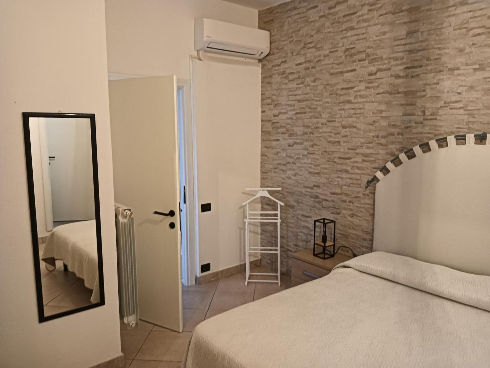 Domos Le Due Tuie Bed & Breakfast Piscinas Eksteriør bilde