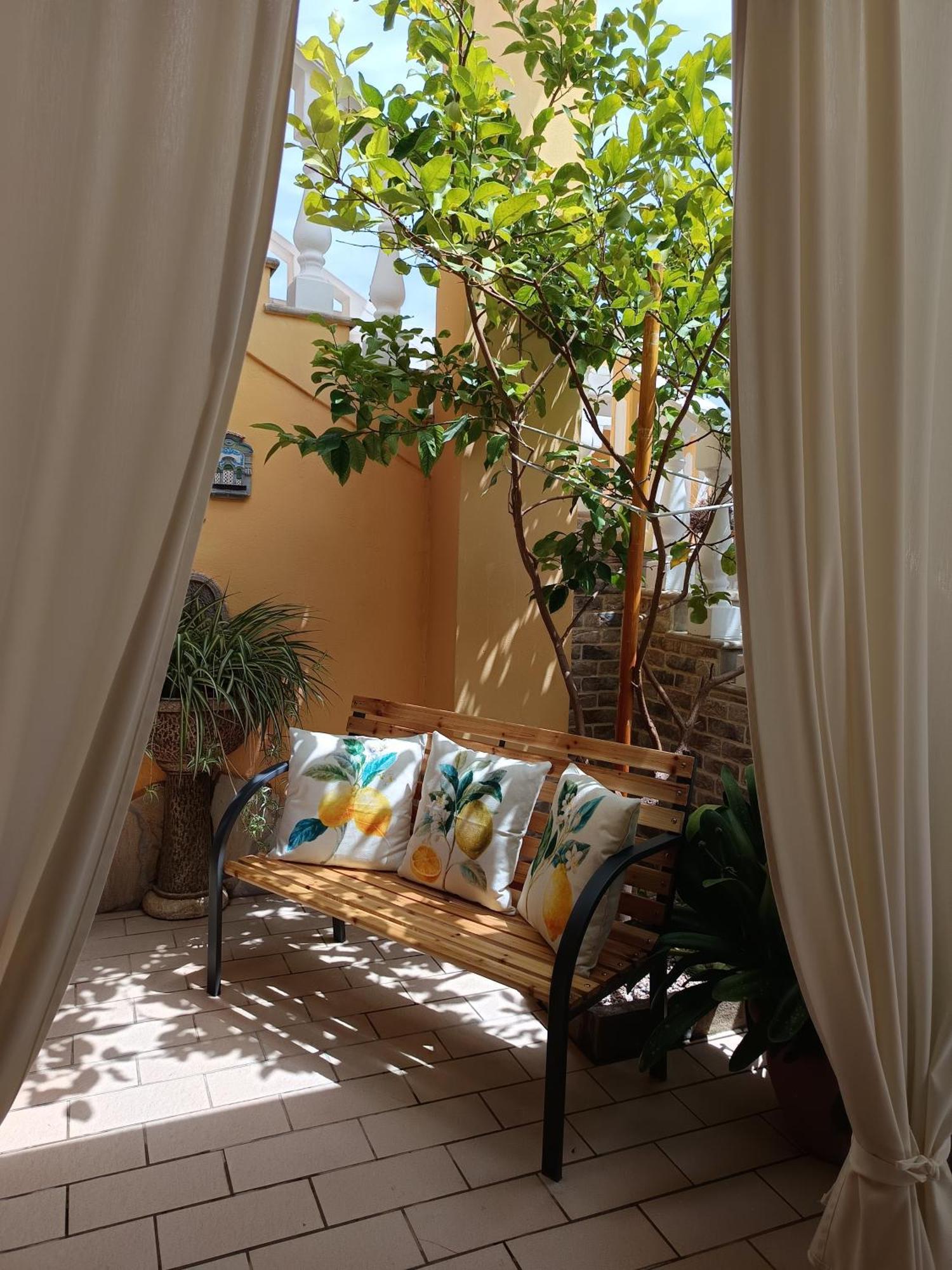 Domos Le Due Tuie Bed & Breakfast Piscinas Eksteriør bilde