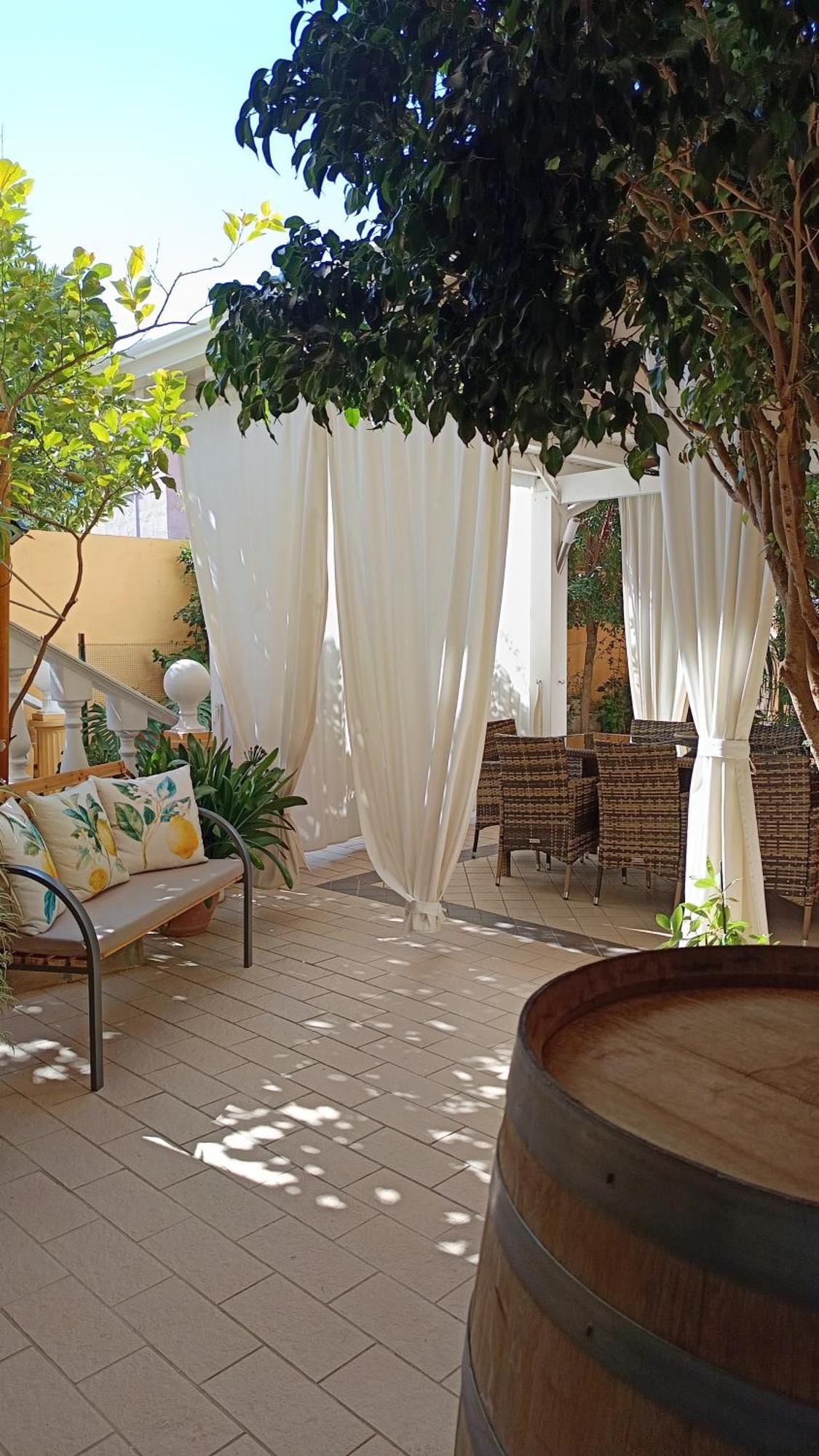 Domos Le Due Tuie Bed & Breakfast Piscinas Eksteriør bilde
