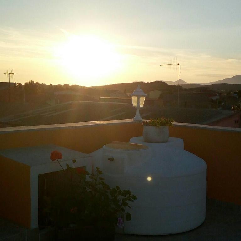 Domos Le Due Tuie Bed & Breakfast Piscinas Eksteriør bilde